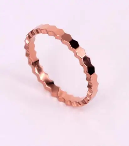 Stainless Steel Handmade Honeycomb Hot Honeycomb Honeycomb Cake and Small Bee Hexagonal Nest Ornaments Jewelry Engagement Ring