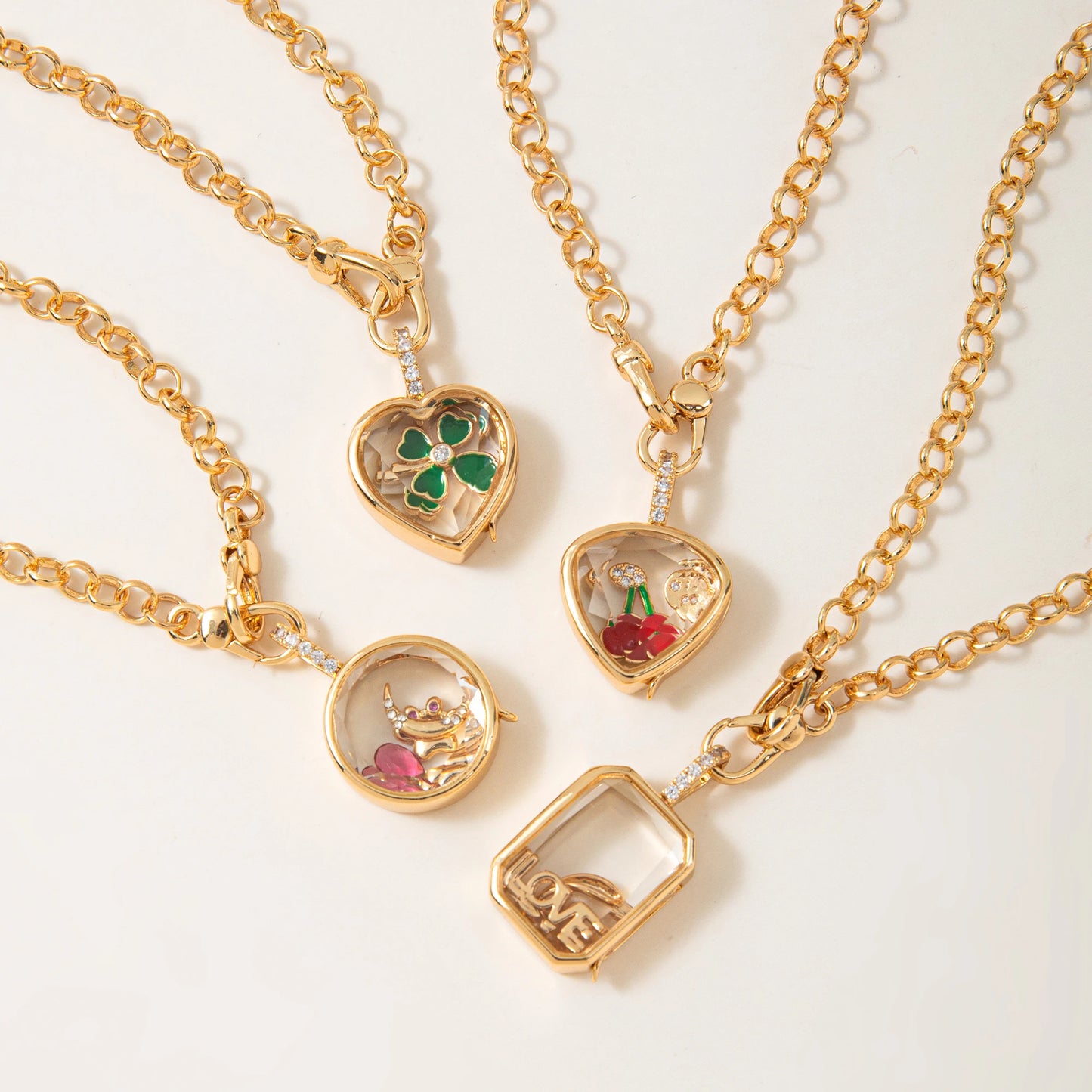 Retro personality picture box pendant with openable DIY pendant, hollow design, transparent box, gold-plated color preservation