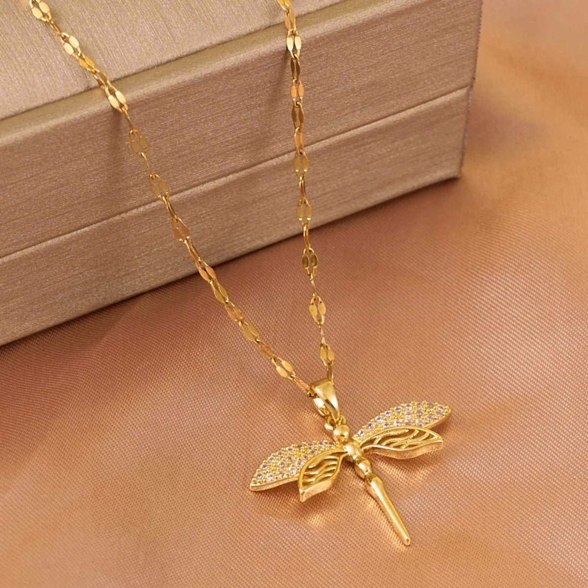 Classics Dragonfly Inlaid zircon Pendant Necklace For Women Men Personalized Gold Color Metal Party Jewelry