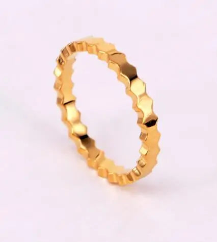 Stainless Steel Handmade Honeycomb Hot Honeycomb Honeycomb Cake and Small Bee Hexagonal Nest Ornaments Jewelry Engagement Ring