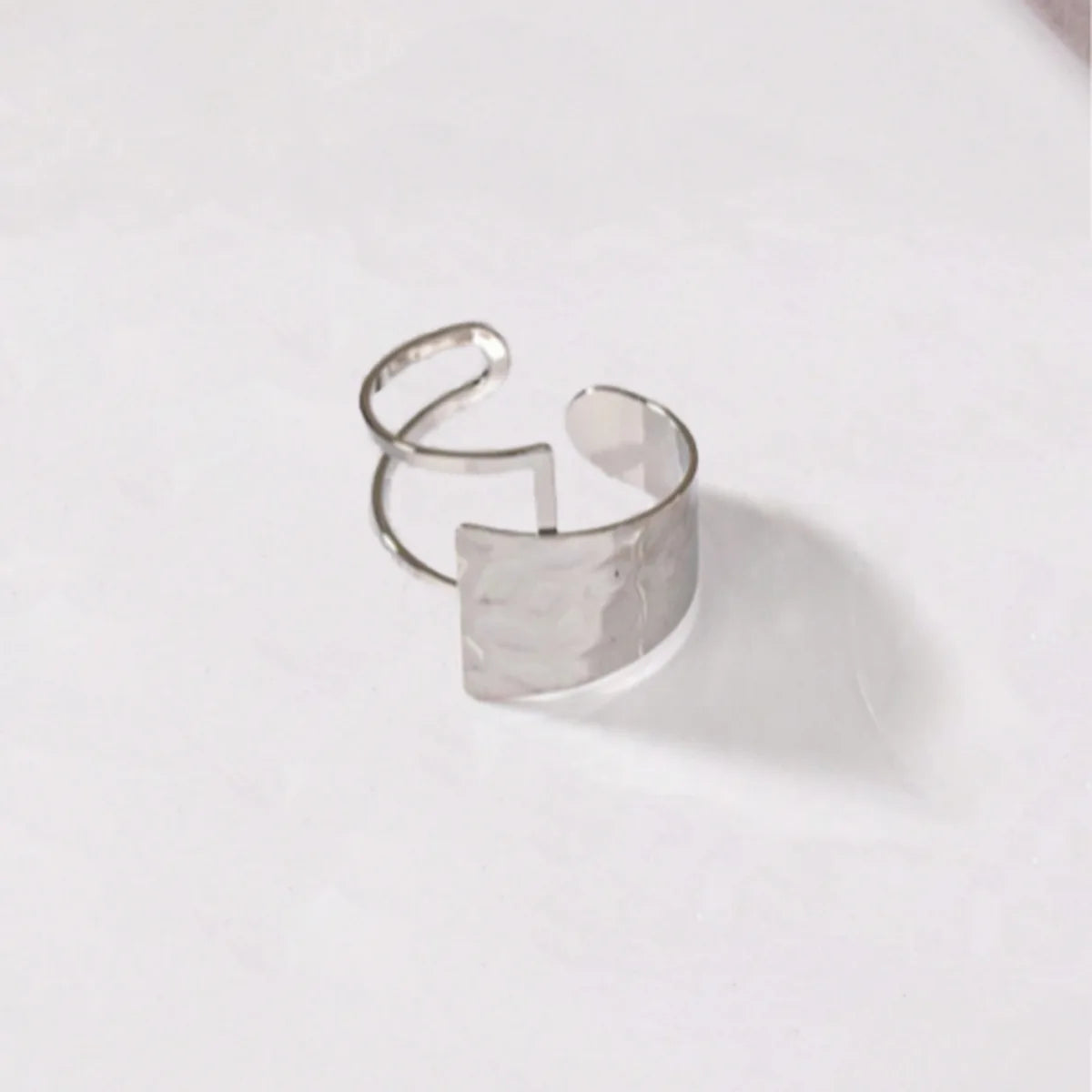 Golden Rings and Bracelets Are Irregularly Spliced in A Retro and Sexy Style with Water Ripple Patterns