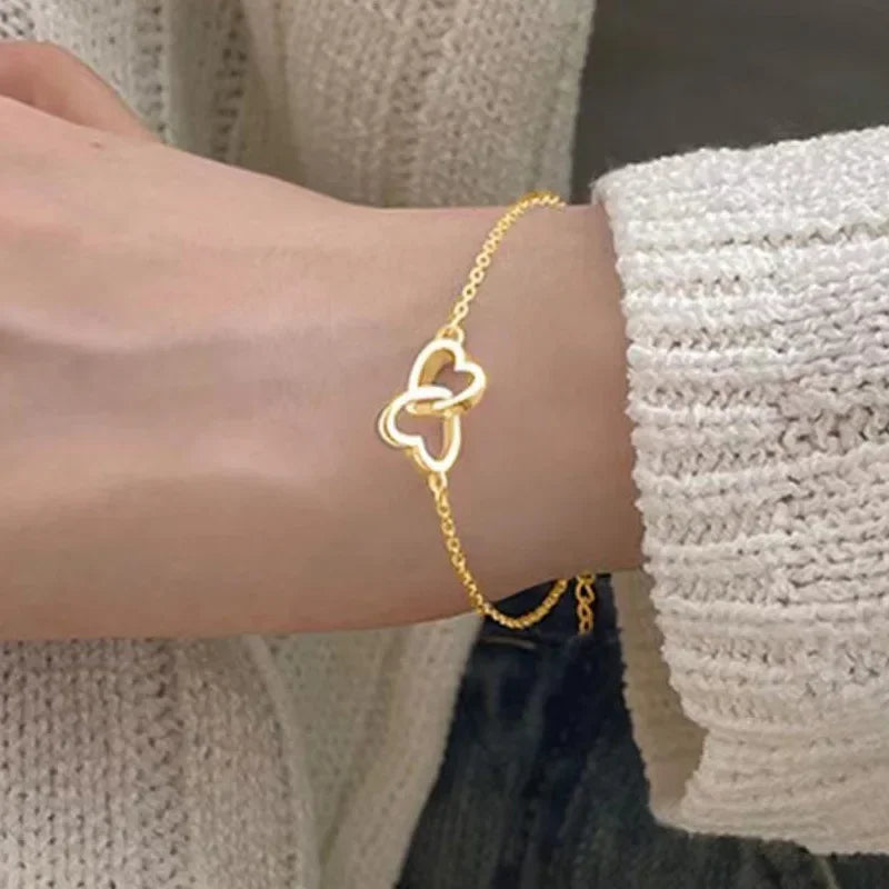 Lightweight Hollow Heart Interlocking Bracelet Women's Minimalist Trendy Style Simple Design Heart Shaped Bracelet for Ladies