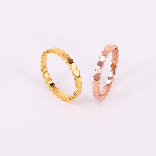 Stainless Steel Handmade Honeycomb Hot Honeycomb Honeycomb Cake and Small Bee Hexagonal Nest Ornaments Jewelry Engagement Ring
