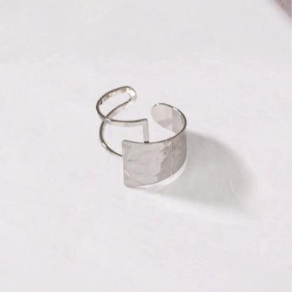 Golden Rings and Bracelets Are Irregularly Spliced in A Retro and Sexy Style with Water Ripple Patterns
